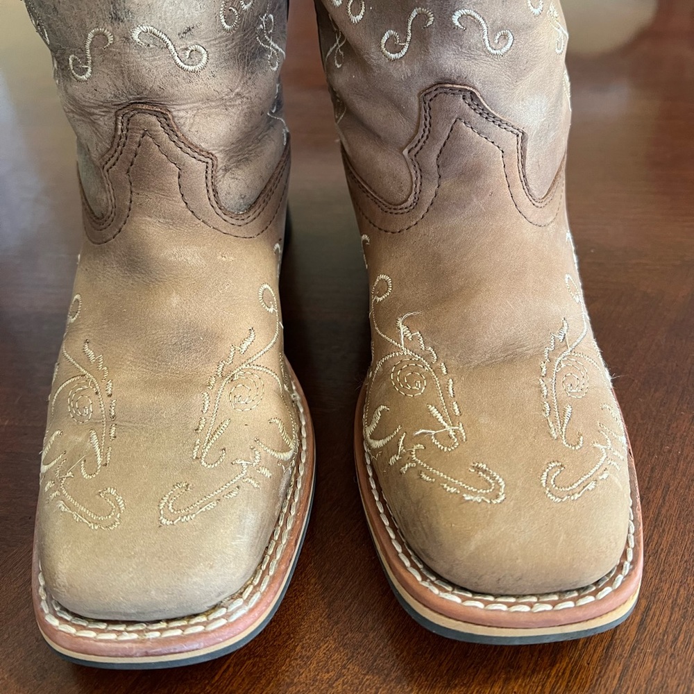 Girls Smoky Mountain boots size 2 reg